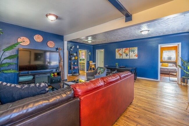 Building Photo - 326 Wood St