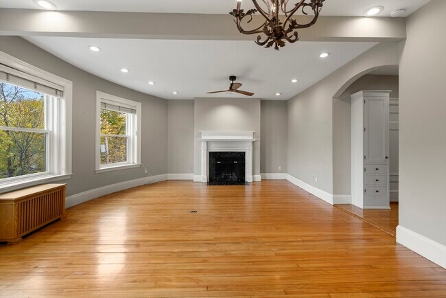 Building Photo - 1011 Beacon St