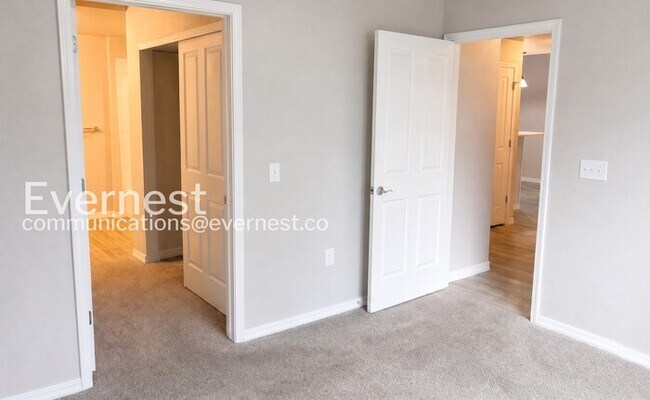 Building Photo - 3 Bed & 2 Bath Condo in Fort Collins / Coming Soon!