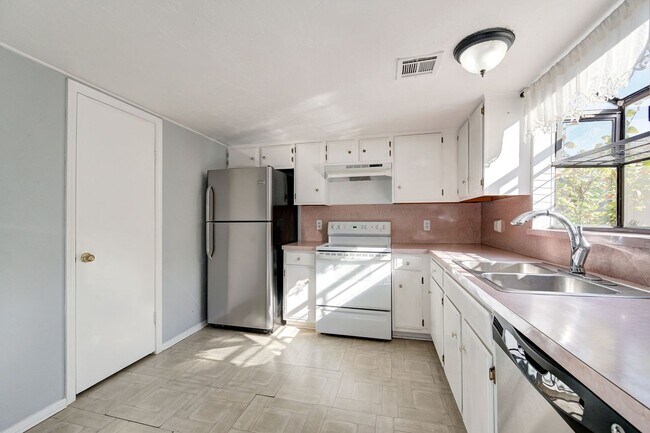 Building Photo - Cozy 2x1.5 Apartment in Oklahoma City loca...