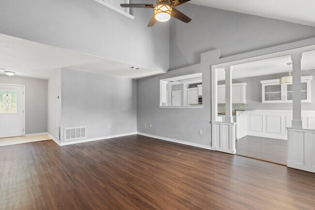 Building Photo - 380 Riverchase Blvd