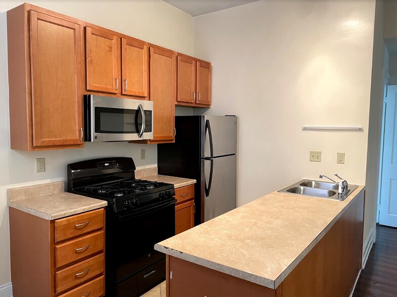 Building Photo - 2614 Eden Ave