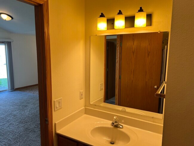 Building Photo - 1105 Heritage Ct