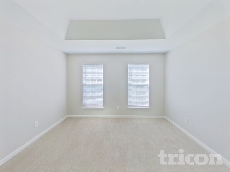 Building Photo - 1002 Hollingdale Ct