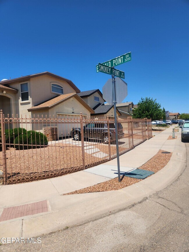 Building Photo - 3281 Emerald Point Dr