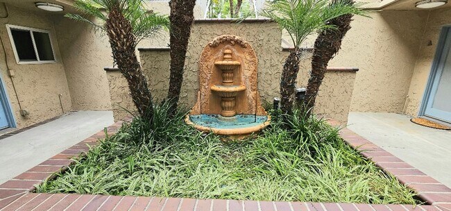 Building Photo - Beautifully appointed one bedroom one Bath...