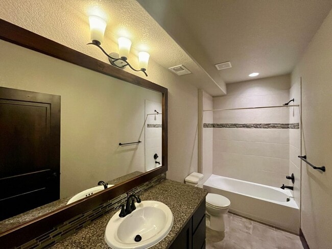 Building Photo - 622 Vermilion Peak Dr