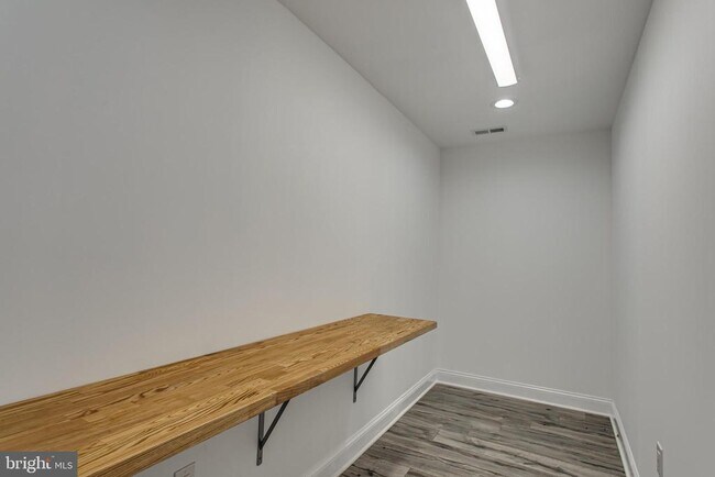 Building Photo - 43840 Bardmore Way