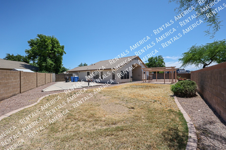 Building Photo - 2276 S Bahama Dr