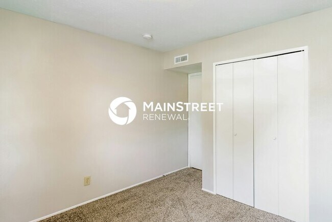 Building Photo - 4 Bedroom Pet-Friendly Home in Dallas, TX with Main Street Renewal