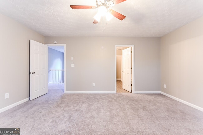 Building Photo - 2520 Lake Royale Dr