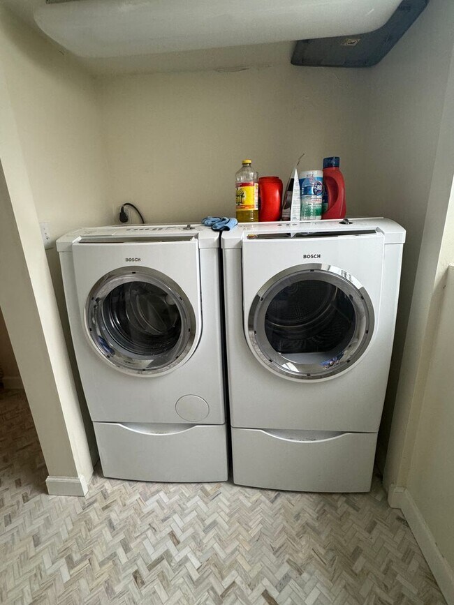 Building Photo - Beautiful Taylosville Home for rent!