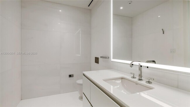 Building Photo - 300 Biscayne Blvd Way