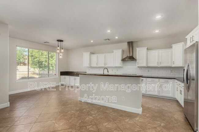 Building Photo - 3311 S Sunland Dr