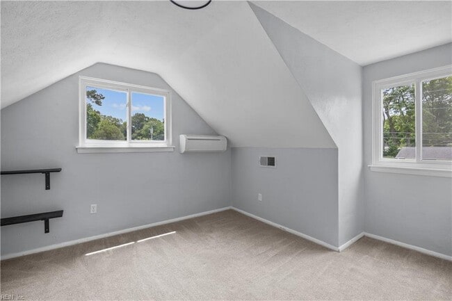 Building Photo - 528 Lavender Ln