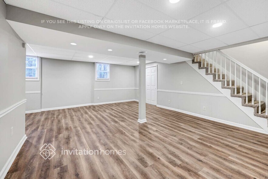 Building Photo - 3291 Niagara Dr