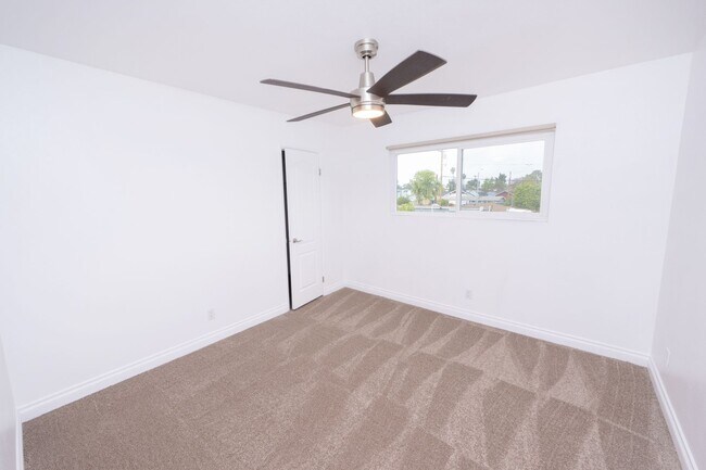 Building Photo - 2BR/1.5BA Condo! 2 parking spaces