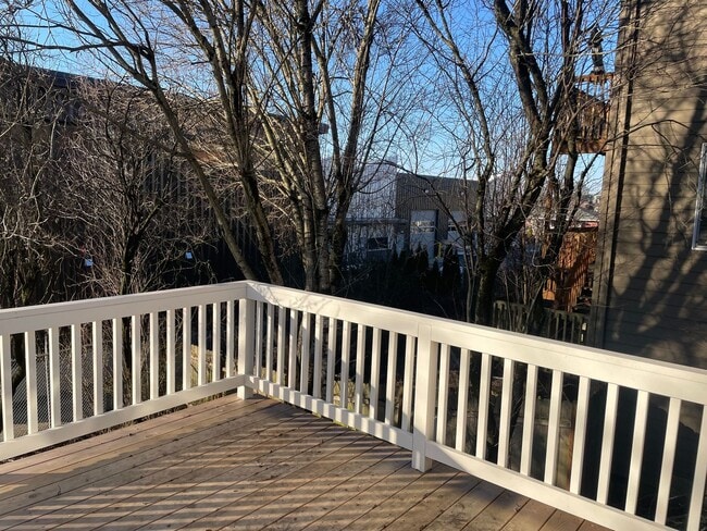 Building Photo - 28thse