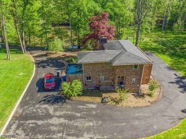 Building Photo - 242 Lake Rd