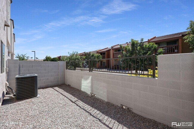 Building Photo - 2149 W Harmont Dr