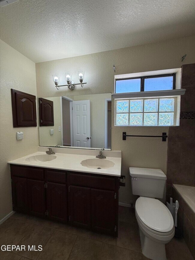 Building Photo - 12000 Ivory Gate Way