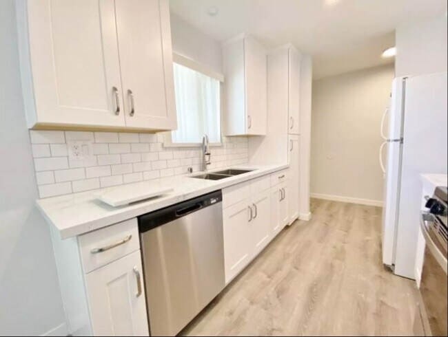 Building Photo - 1203