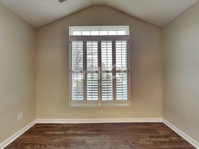 Building Photo - 200 Crossview Dr