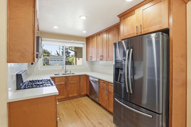 Building Photo - 933 Barstow Ct