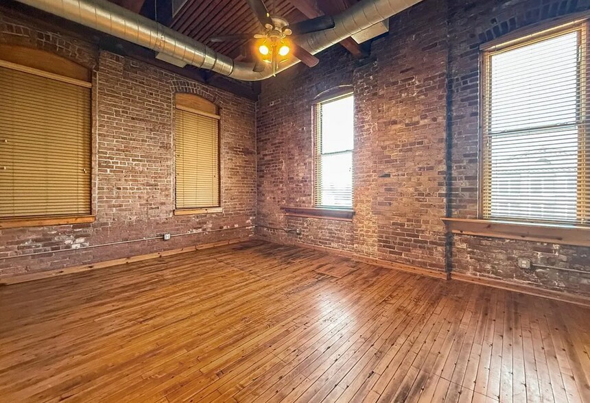Building Photo - 325 Lafayette St