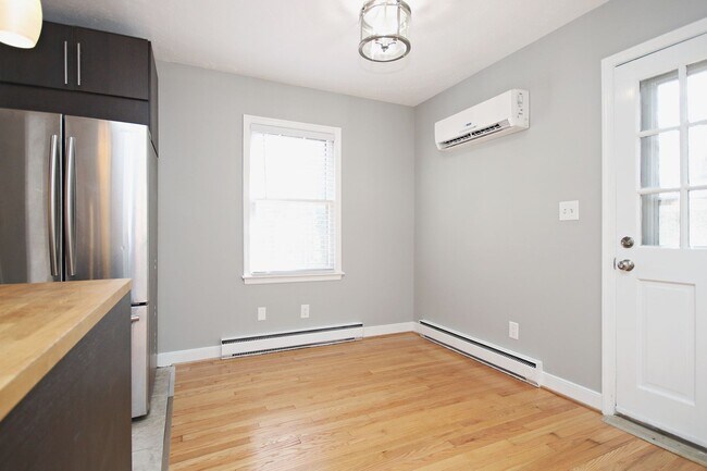 Building Photo - Nicely Updated Duplex Near UVA Medical Center