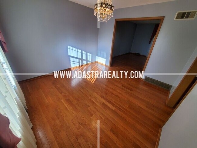 Building Photo - Five Bedroom Home in South KC-Available NOW!!