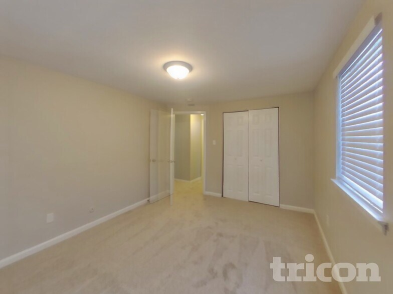 Building Photo - 586 Saratoga Rd