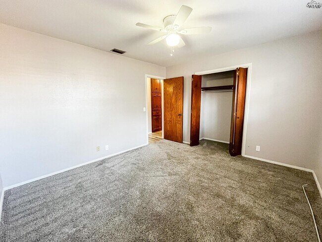 Building Photo - 5533 Briargrove Dr