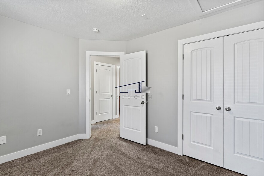 Building Photo - 2071 Madie Ln