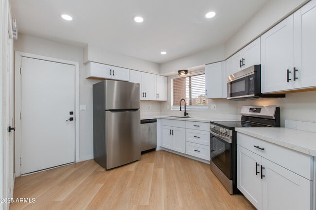 Building Photo - 7344 N 43rd Ave