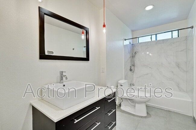 Building Photo - 209 Ortega Ave