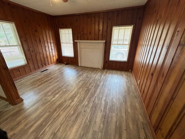 Building Photo - 1143 Blue Creek Rd