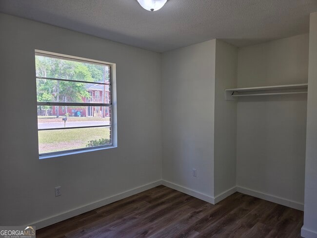 Building Photo - 309 E 3rd St