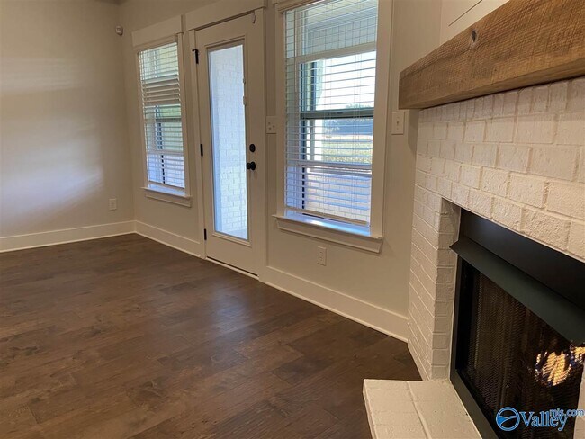 Building Photo - 440 Legend Oak Way SW