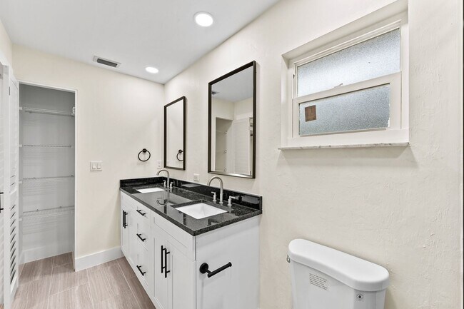 Building Photo - Naples Park - 3 Bedroom, 2 Bathroom - Annu...
