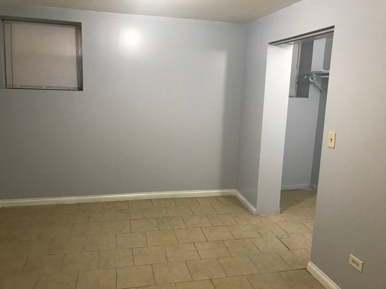 Building Photo - 6117 S Vernon Ave