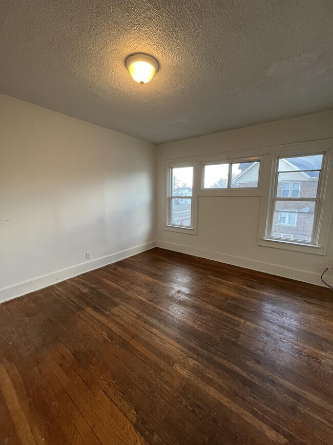 Building Photo - 1350 Alter Rd