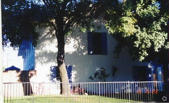 Building Photo - 1018 N Sacramento Ave
