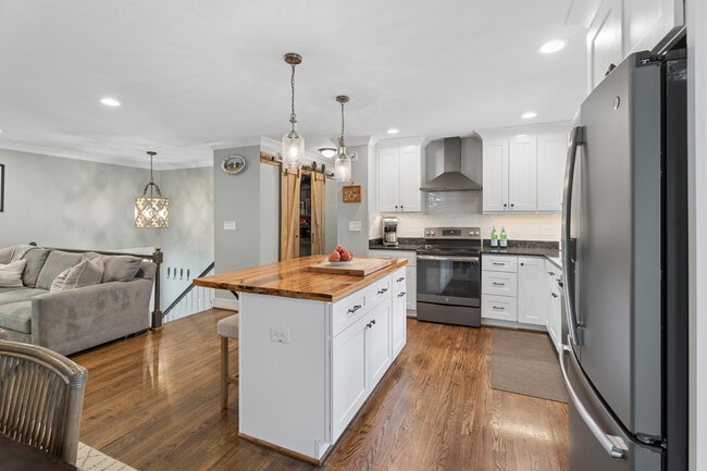 Building Photo - 4097 Longview Dr