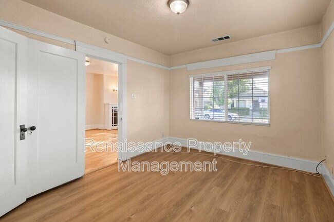 Building Photo - 1026 Windeler Ave