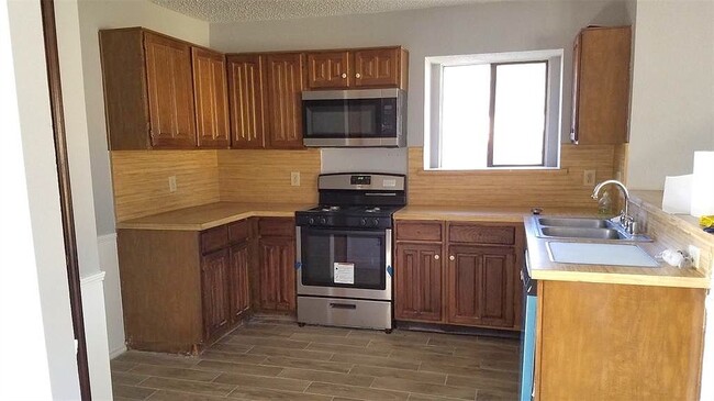 Building Photo - 5608 Emrose Cir