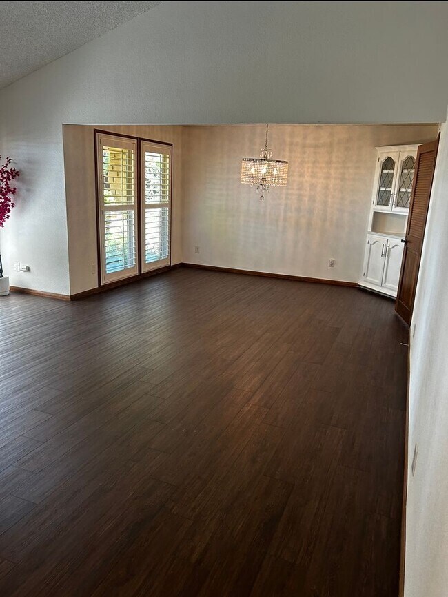 Building Photo - Single Family Home