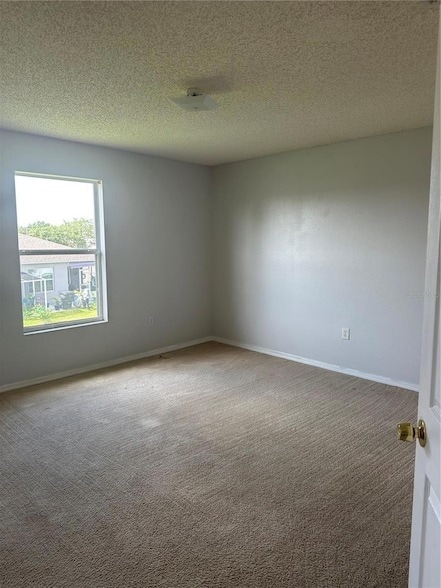 Building Photo - 712 Parrot Ct