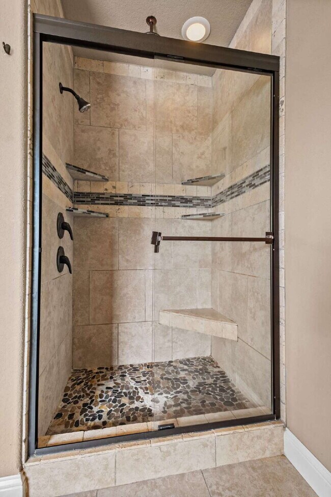 Building Photo - 4301 SW Beech Ln