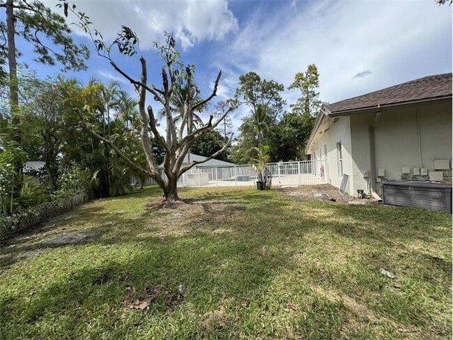 Building Photo - 969 Meadow Ave